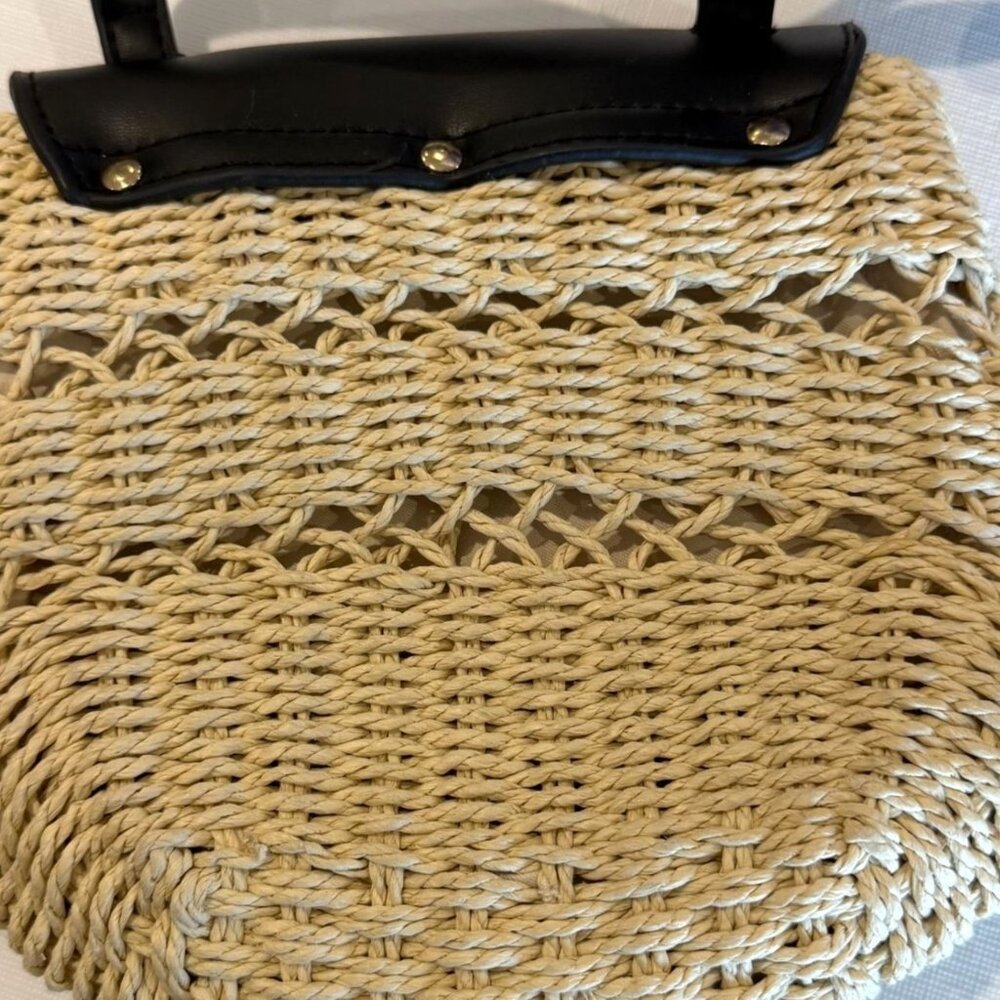 Faux Leather Straw Crossbody Bag Black Beige Adjustable Strap Magnetic Closure - Picture 4 of 7